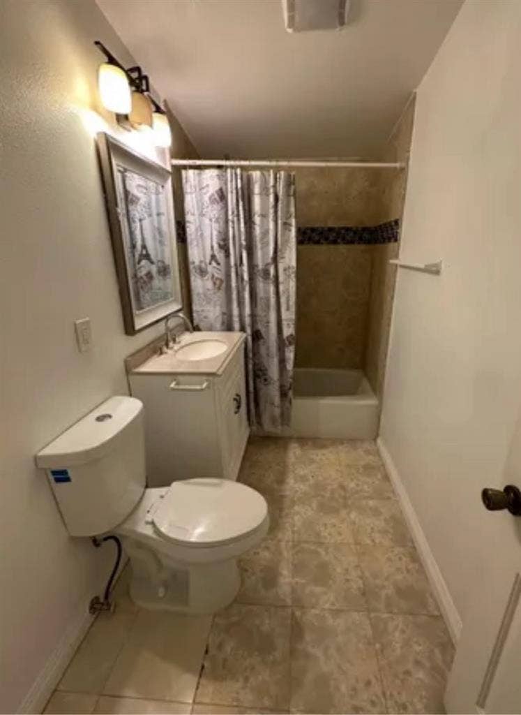 Room for rent available now