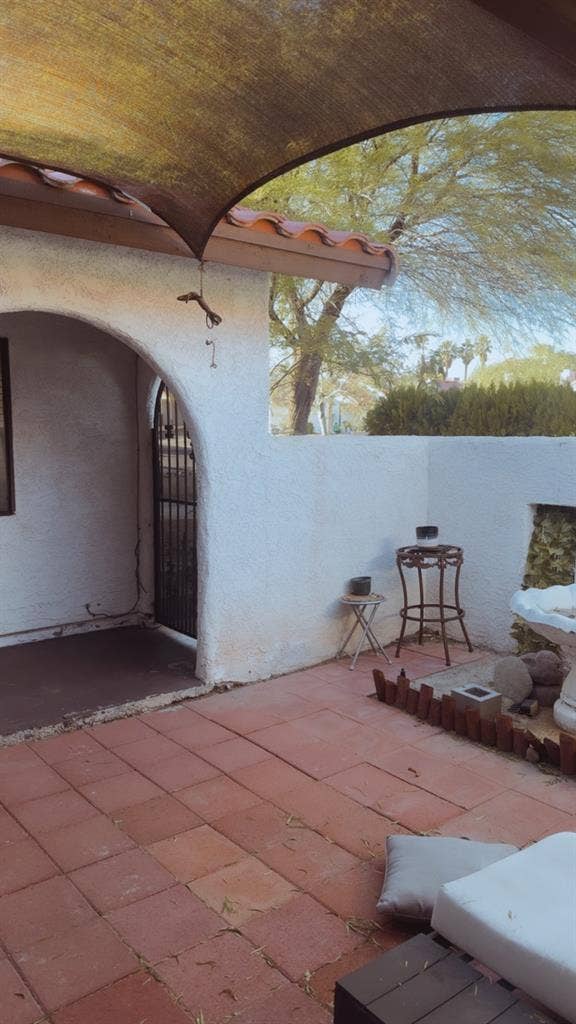 Private room/private entrance