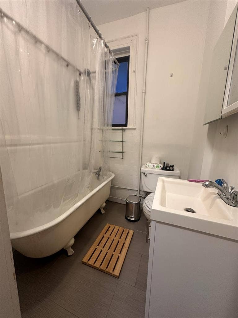 Room w/ Semi-Private Entrance