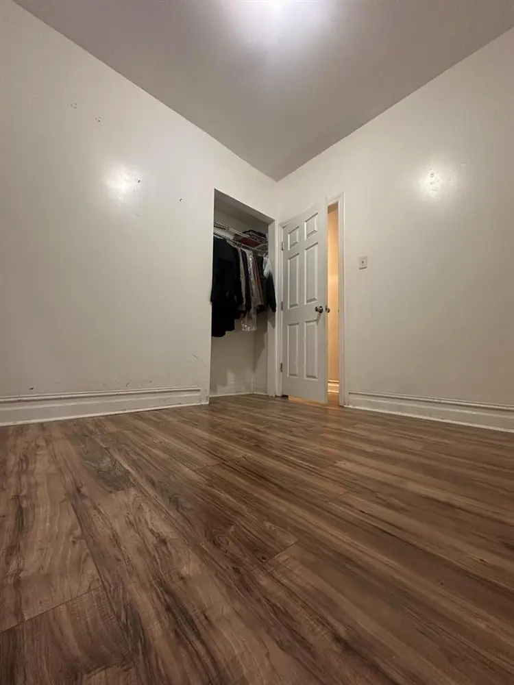 Room w/ Semi-Private Entrance