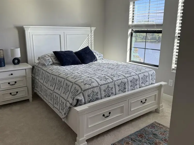 Room for Rent in Modern Home