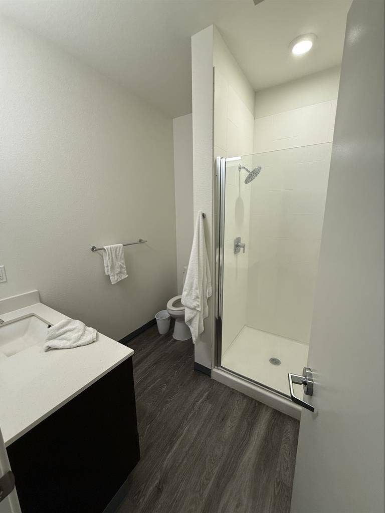 2 rooms available in january