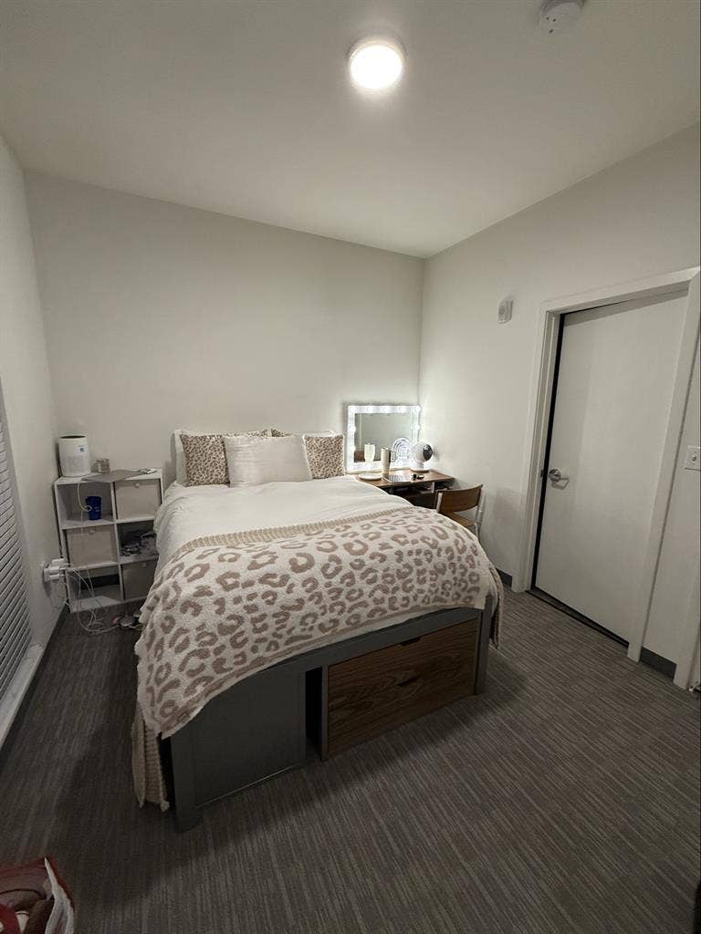 2 rooms available in january