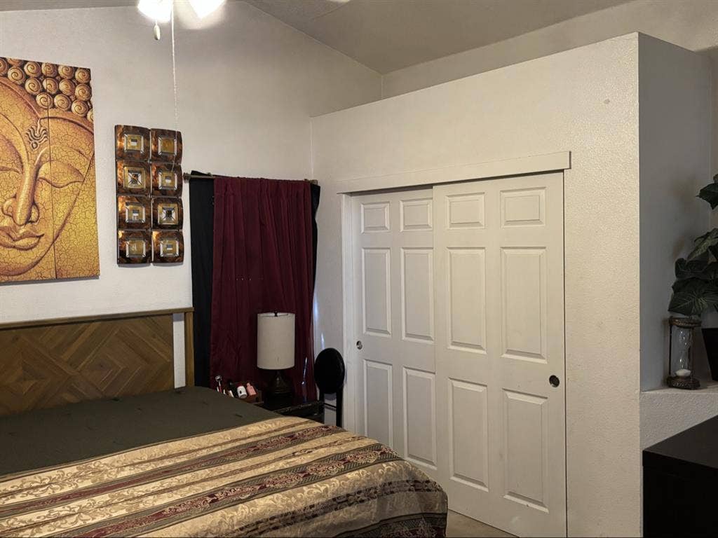 Master bedroom w/ private bathroomm