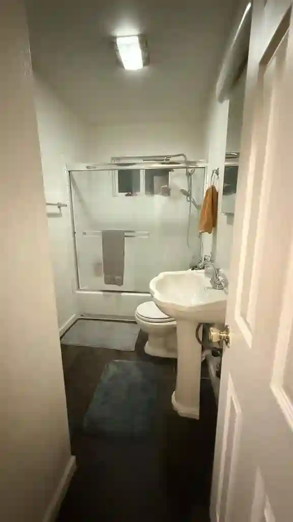 Housemate 2 bedrooms