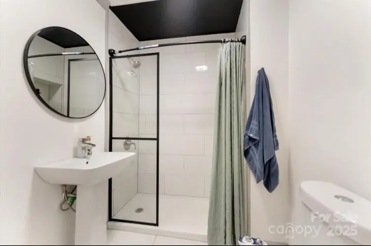 Room for rent - $/month