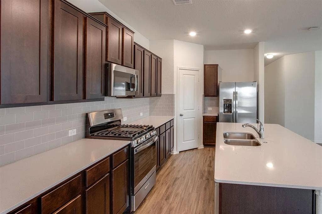 need two roommates asap :) Dec