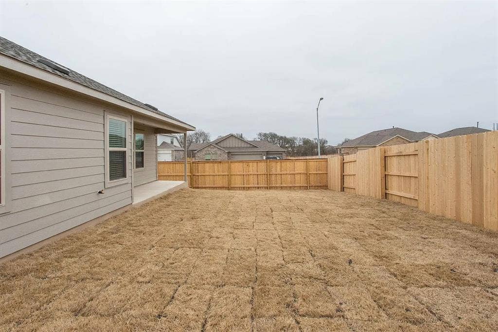 need two roommates asap :) Dec