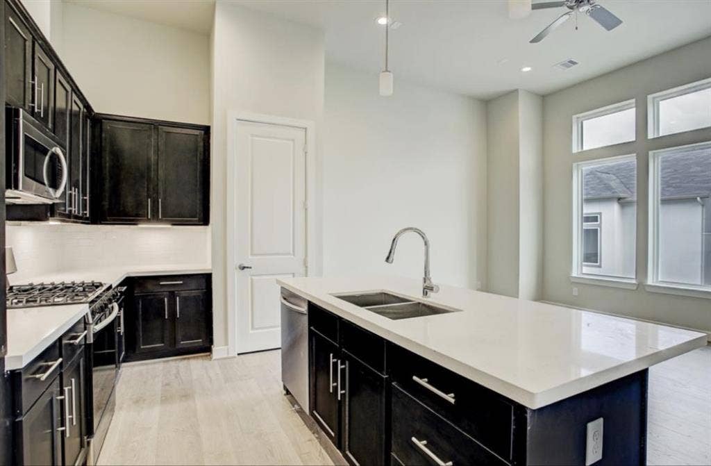 Clean, Quiet Room Available-Houston