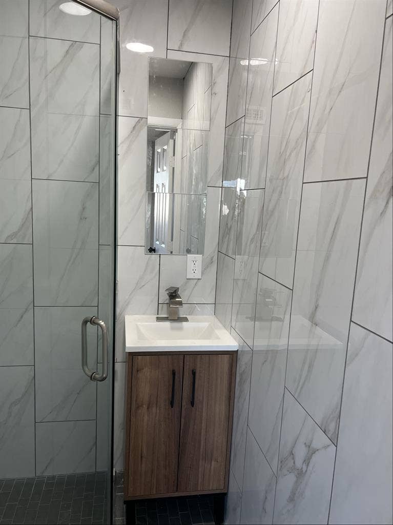 Room with private entrance & br