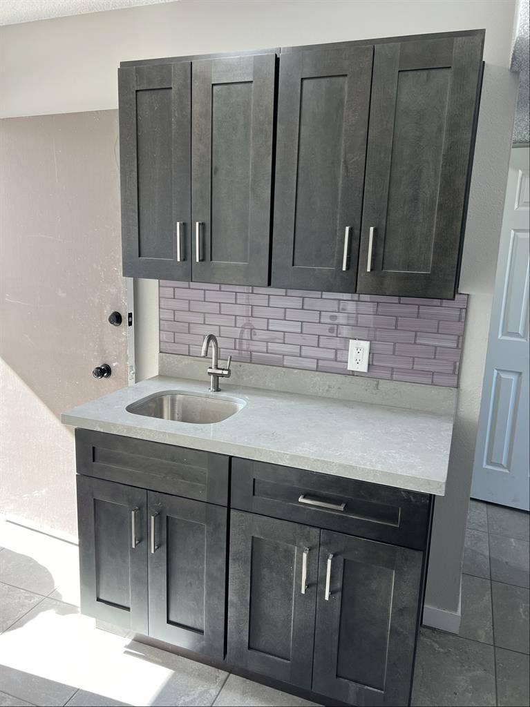 Room with private entrance & br