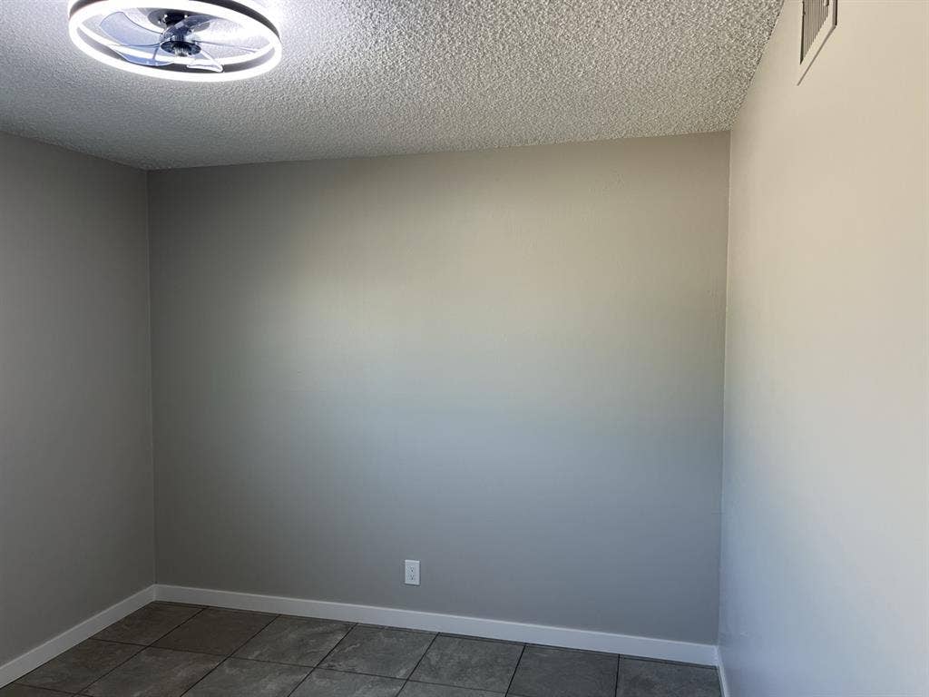 Room with private entrance & br