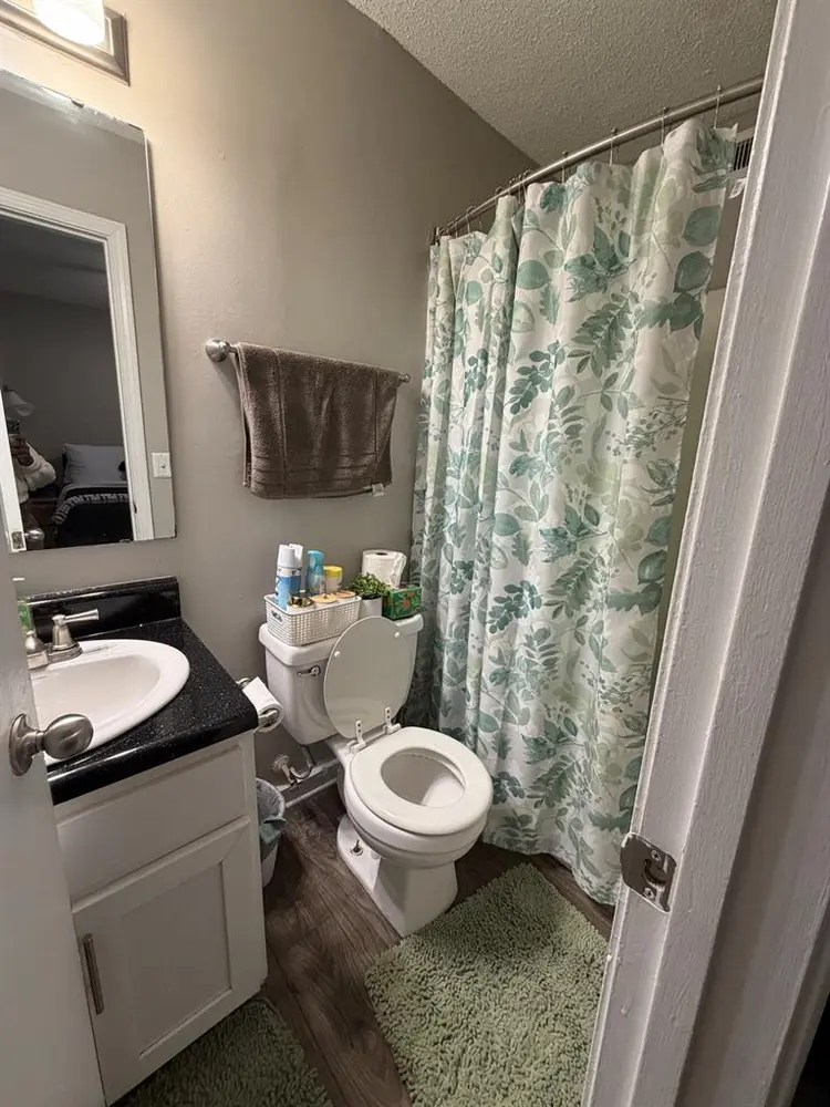 Roommate needed-Fully furnished.