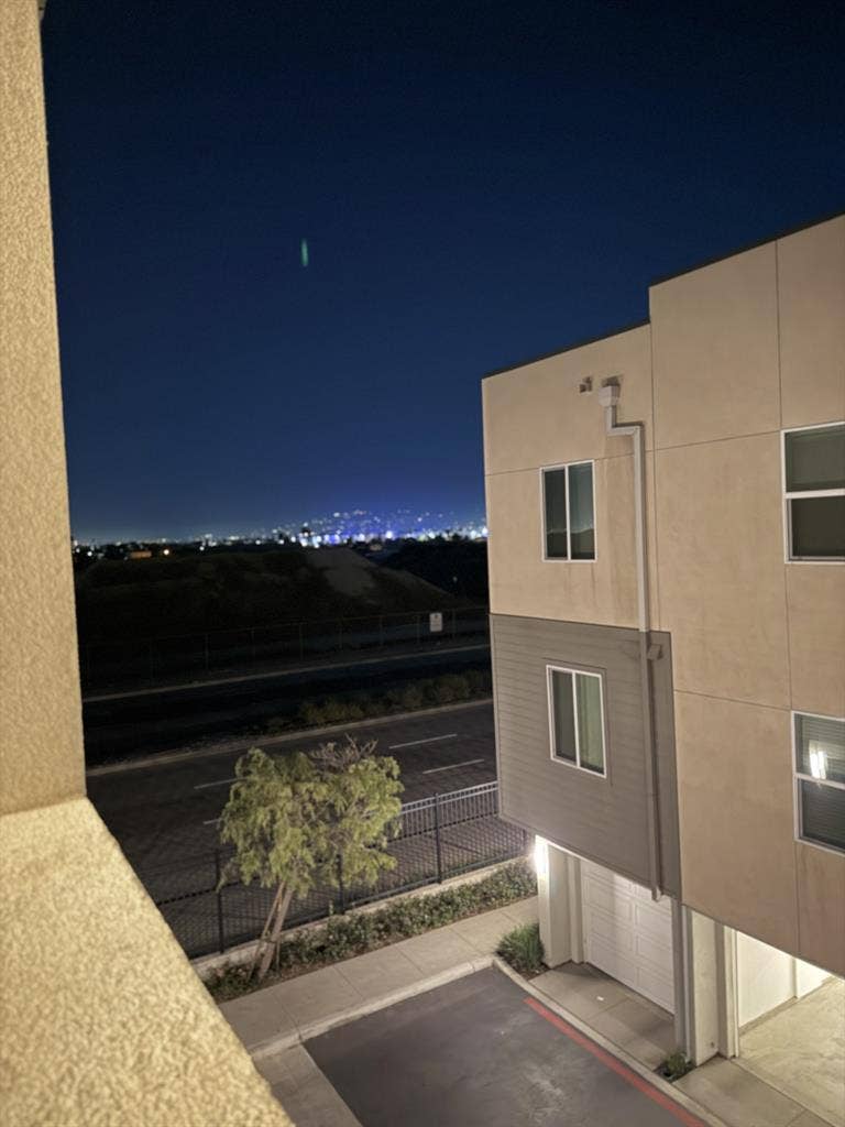 Private Room & Bath – Prime Carson!