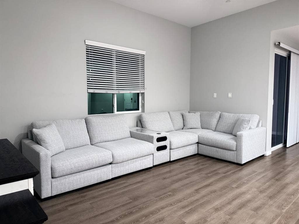 Private Room & Bath – Prime Carson!