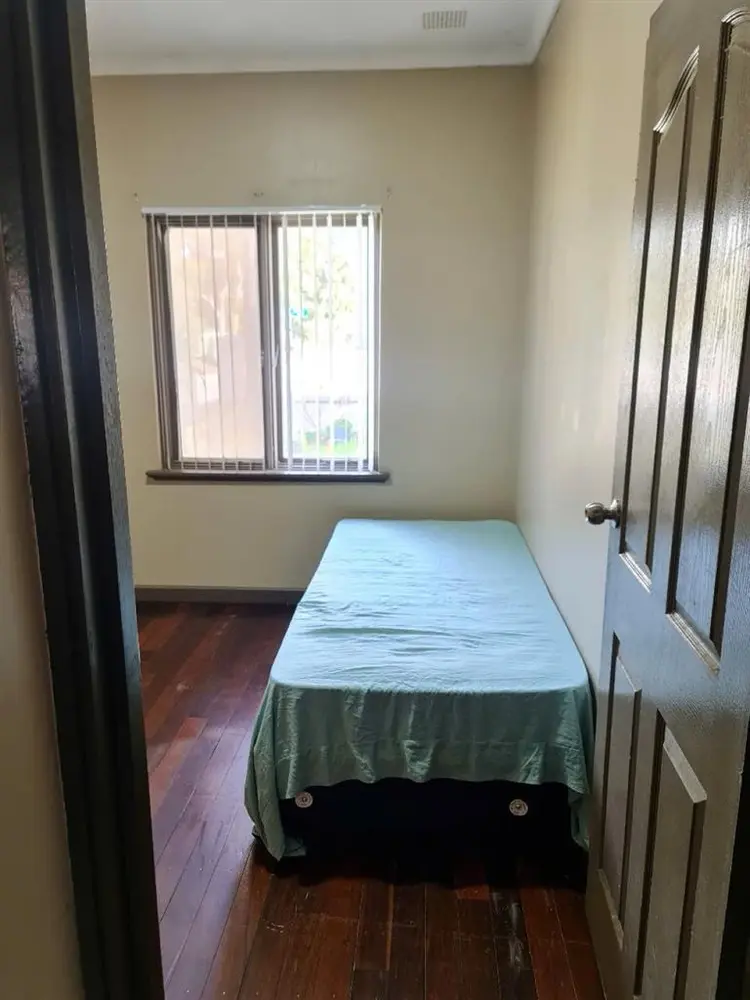 Looking for roommates