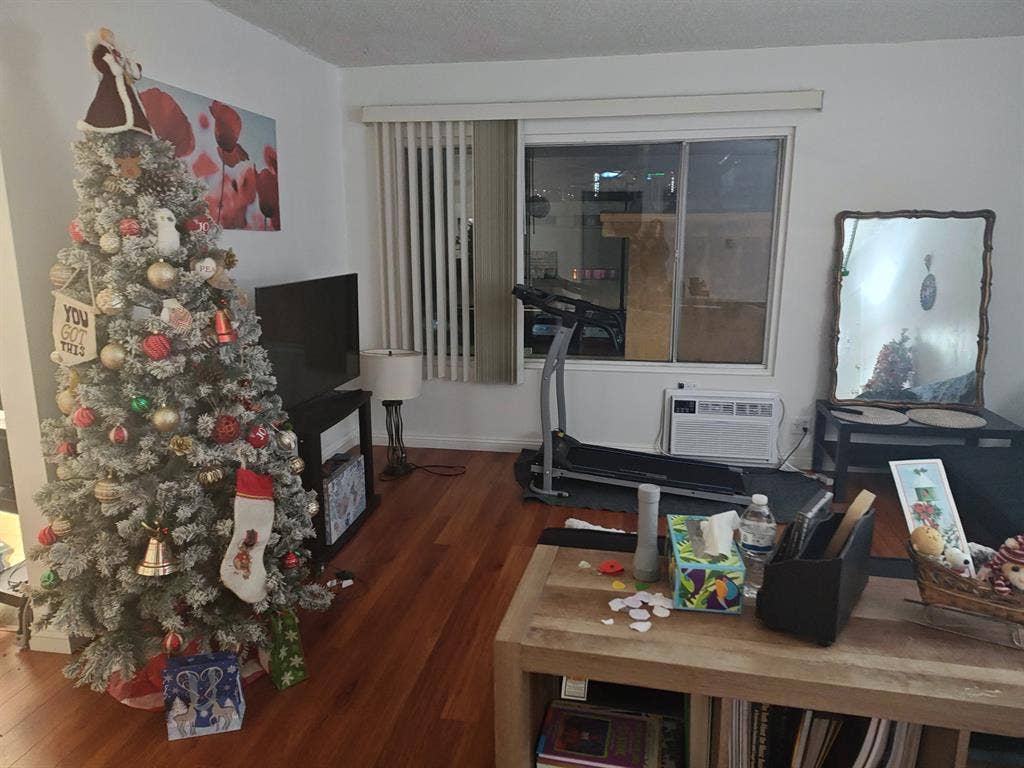 Room Available in 2 Bedroom Apt