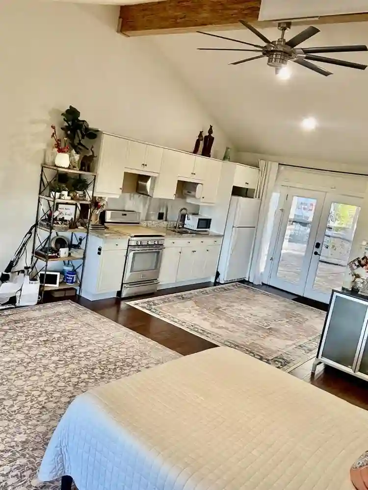 Private Entry Studio VIEWEstatePool