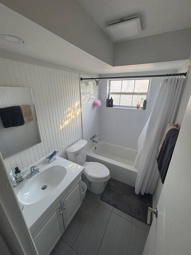 Private room in clean, cozy home