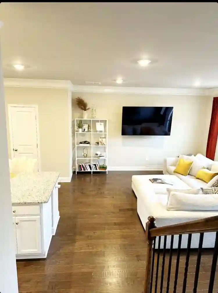 Luxury Townhome - Rooms for Rent