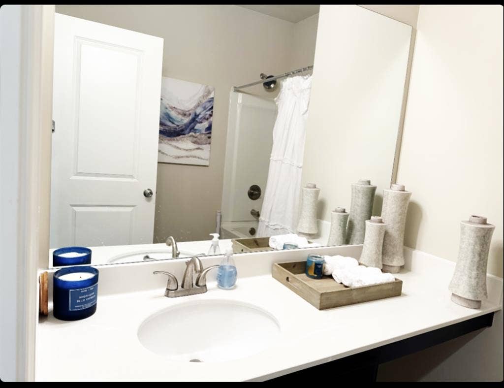 Luxury Townhome - Rooms for Rent