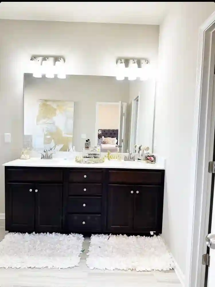 Luxury Townhome - Rooms for Rent