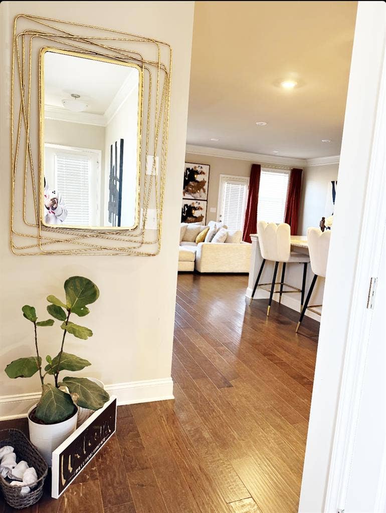 Luxury Townhome - Rooms for Rent