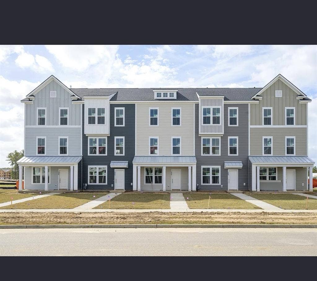 Room For Rent In Luxury Townhome