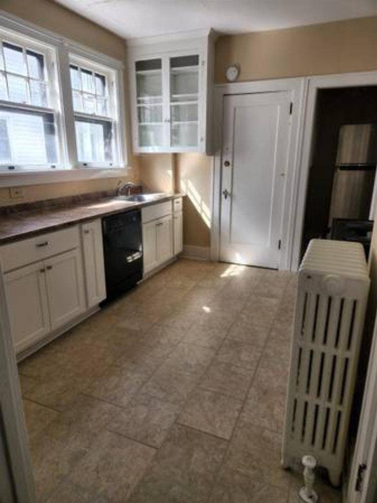 Looking for roommate $