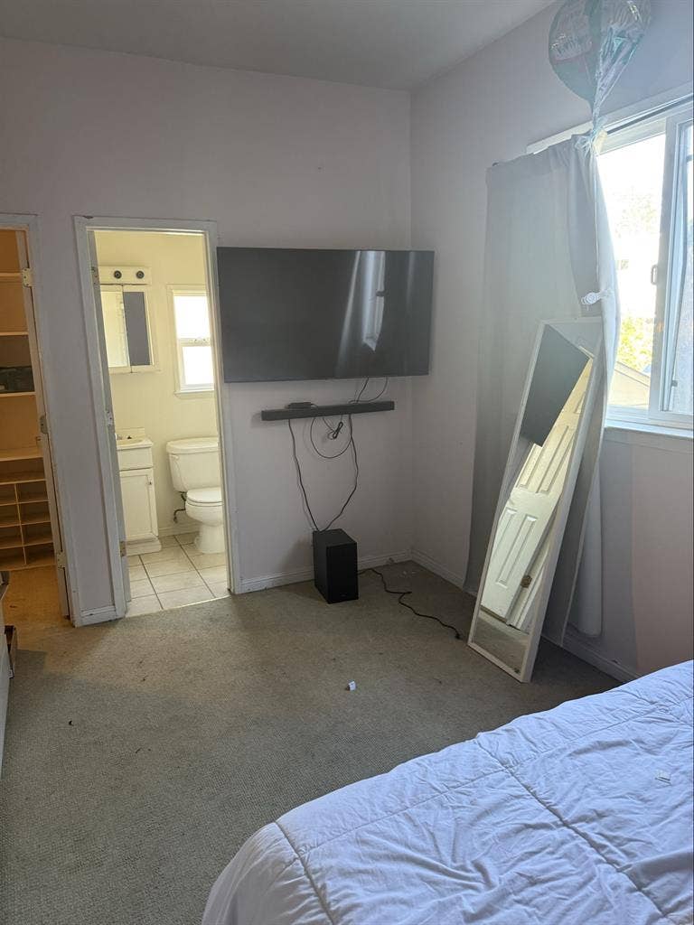 Private Room with Private B
athroom