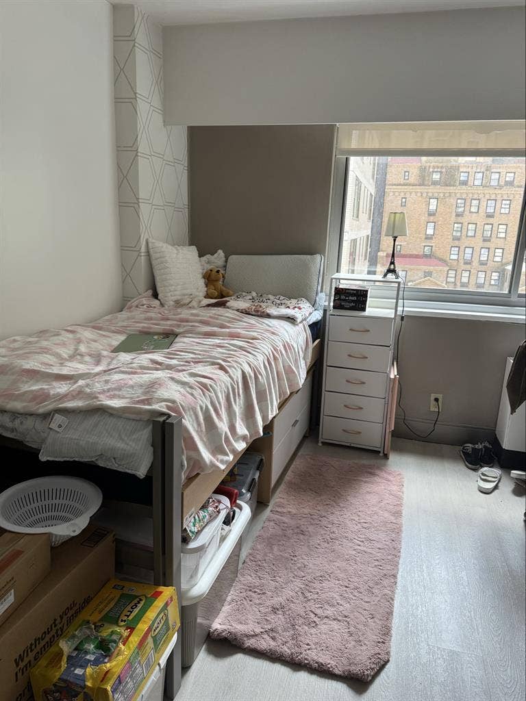 Female only!! MIDTOWN EAST