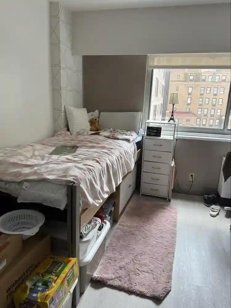 Female only!! MIDTOWN EAST