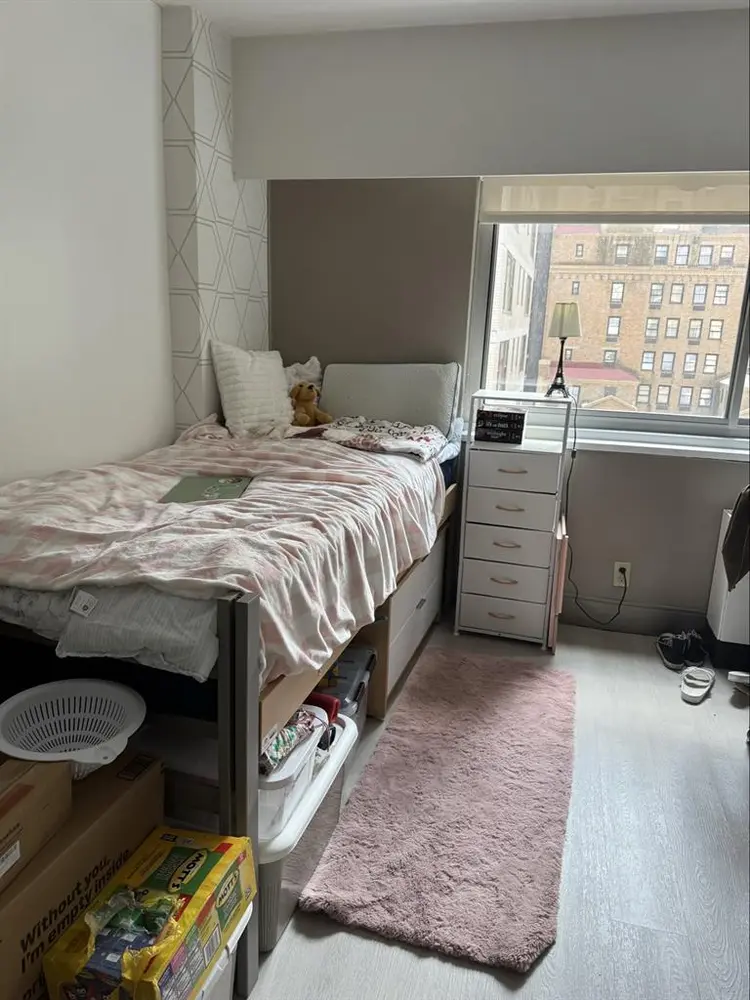 Female only!! MIDTOWN EAST