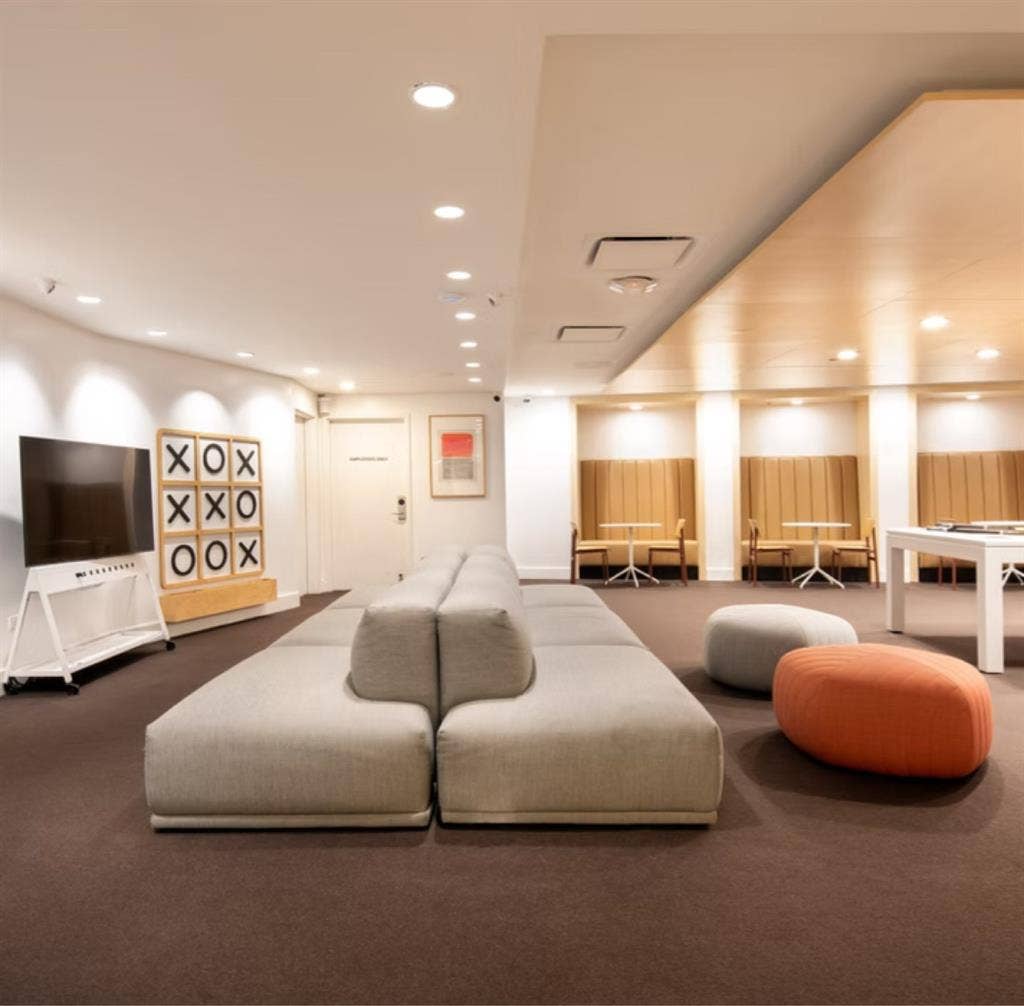 Female only!! MIDTOWN EAST