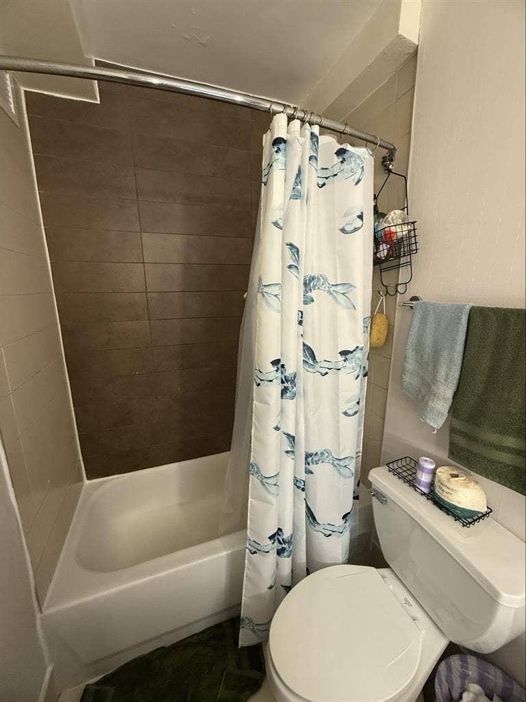 Female only!! MIDTOWN EAST