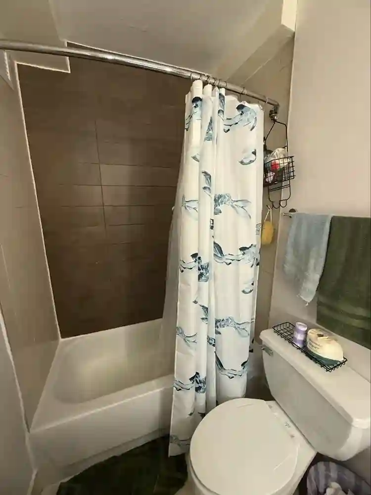 Female only!! MIDTOWN EAST