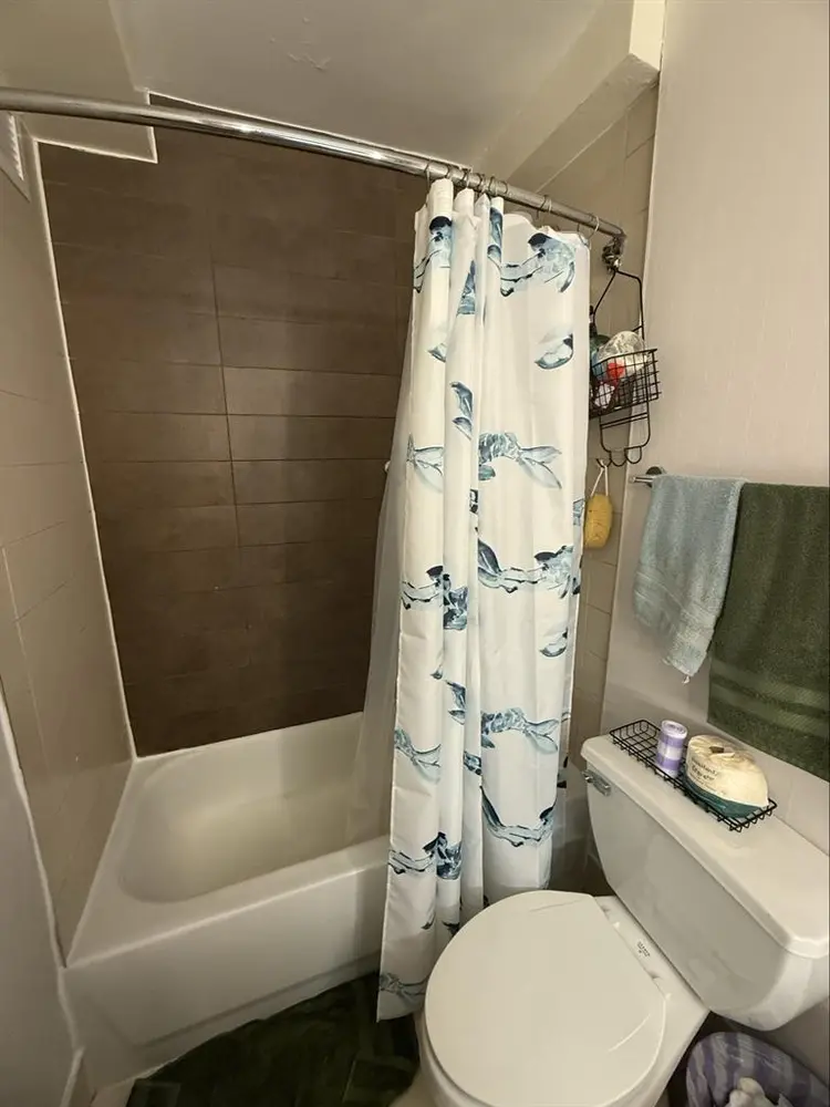 Female only!! MIDTOWN EAST