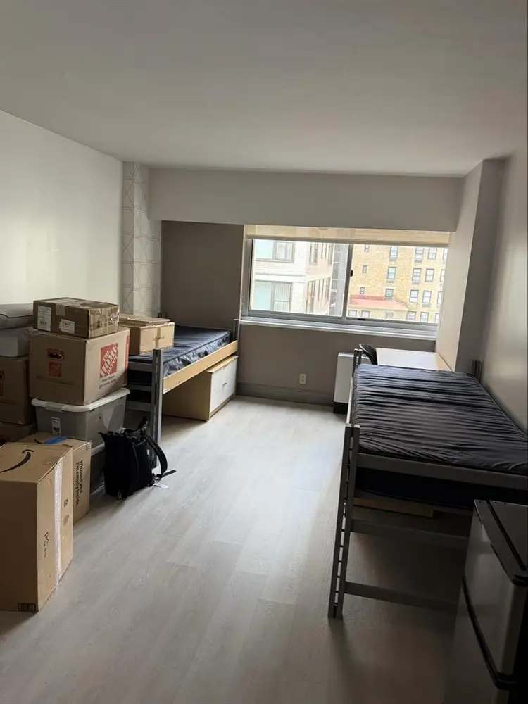 Female only!! MIDTOWN EAST