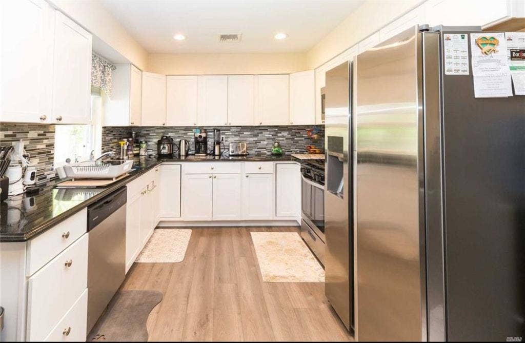 2 Rooms Available For Rent