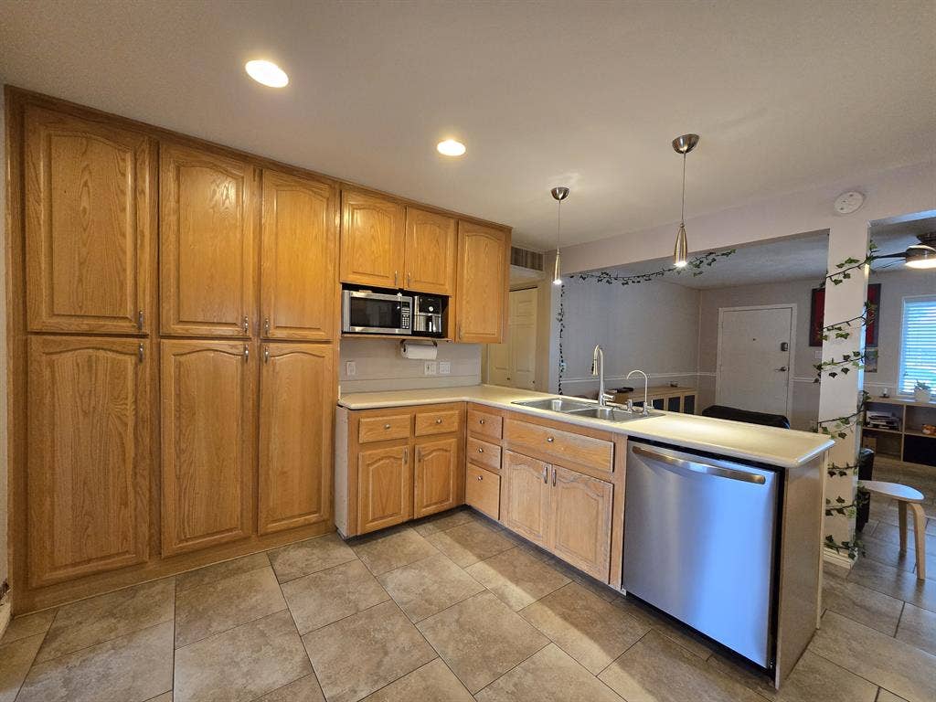 South Scottsdale Room for Female