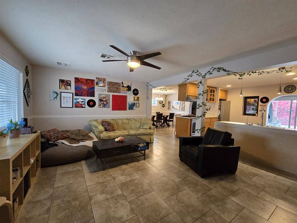 South Scottsdale Room for Female