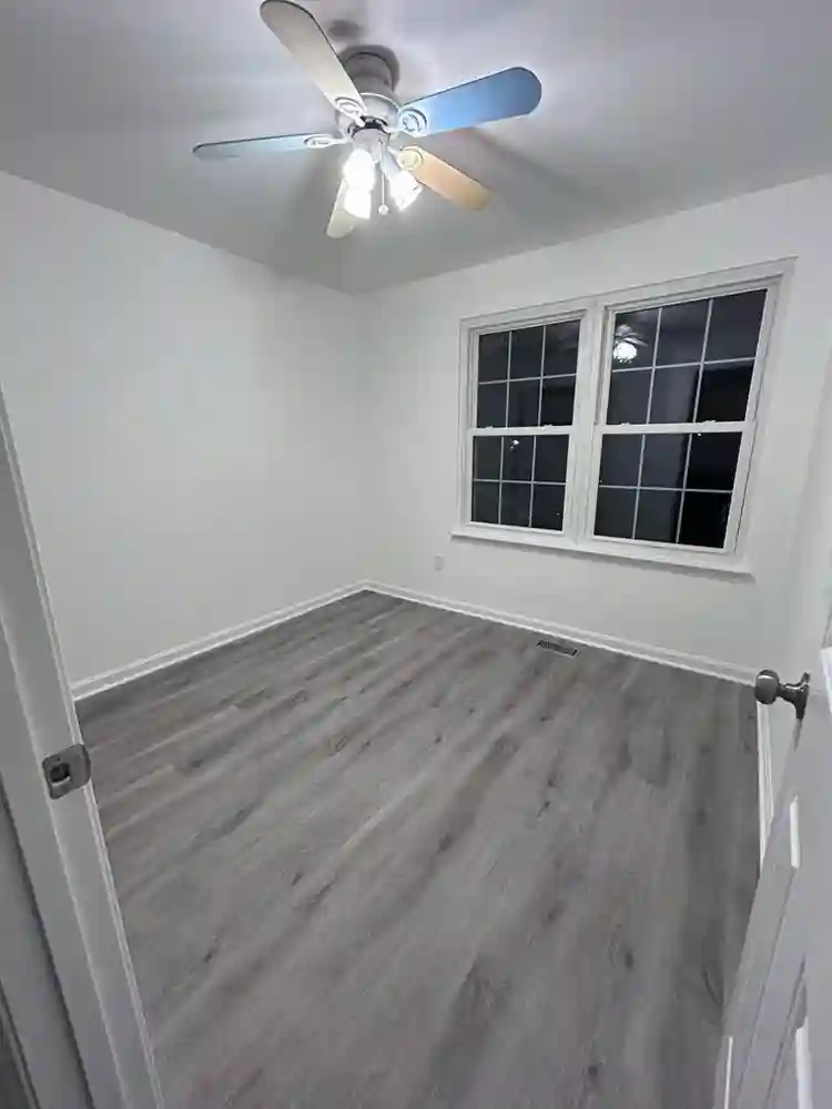 Single room in townhome