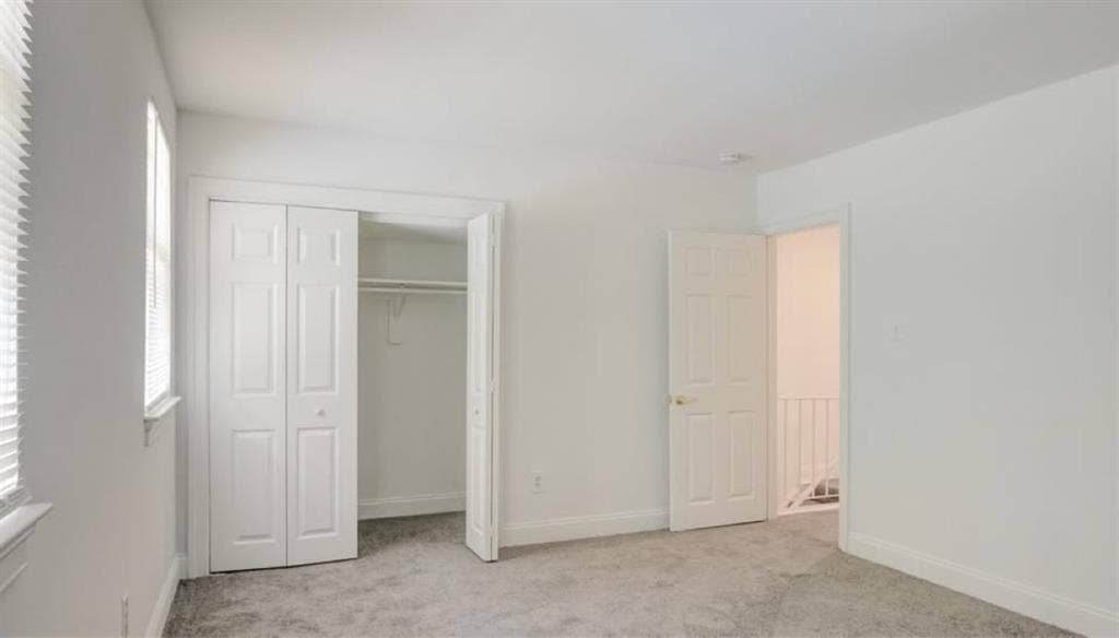 Master room - bathroom and balcony.