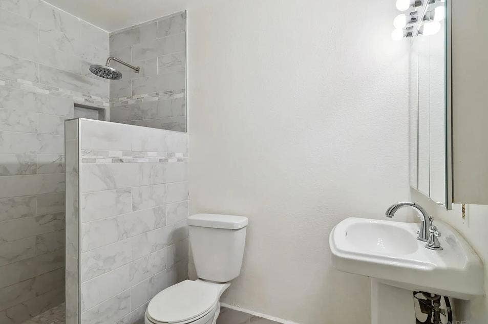 Mira Mesa Room  / San Diego