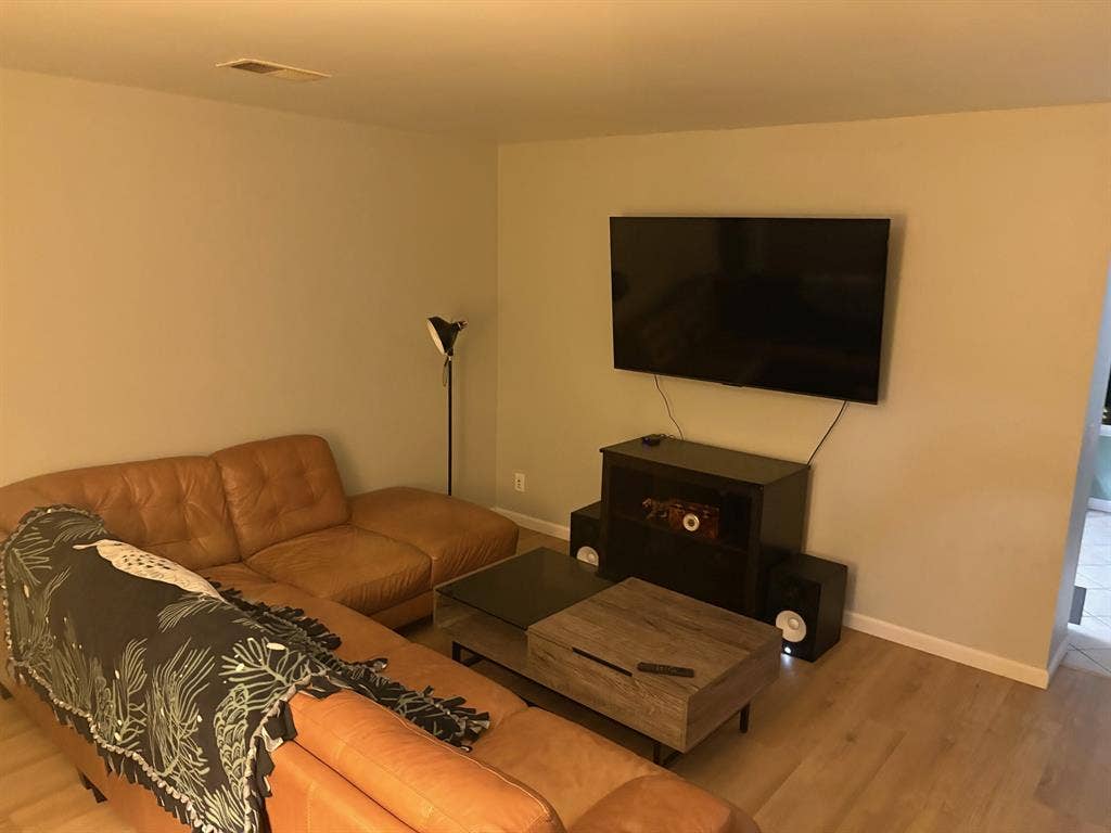 Mira Mesa Room  / San Diego