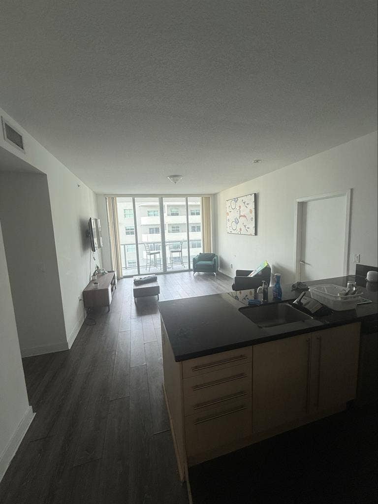 Apartment (BRICKELL-AXIS BLDG)