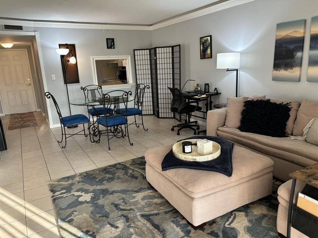 Looking for roommate Jan.