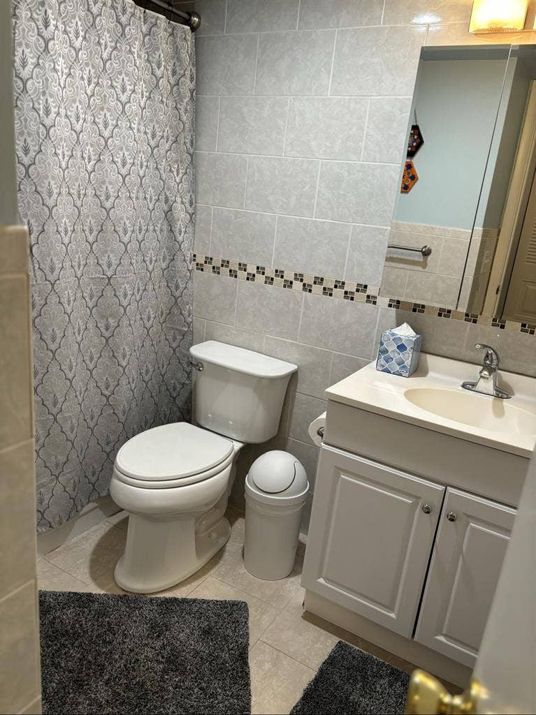 Looking for roommate Jan.