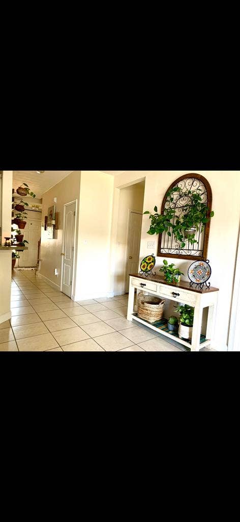 Clean townhouse house to share.