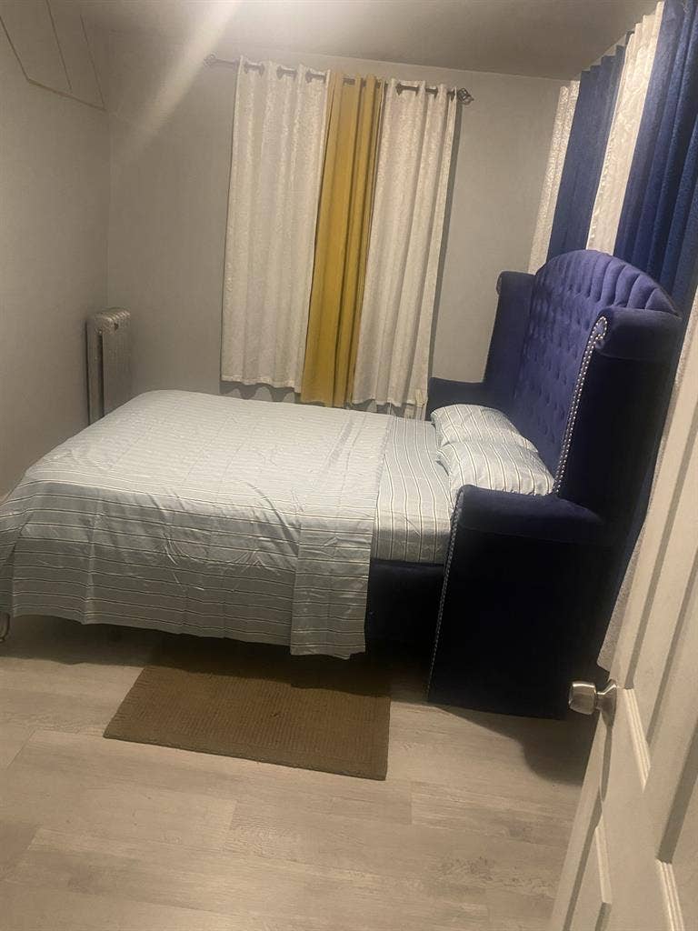 Private single room for rent